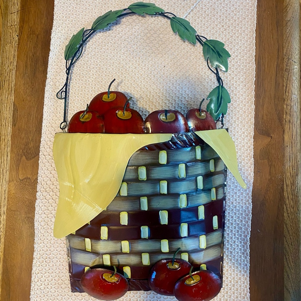 Metal Apple Basket Wall Decor